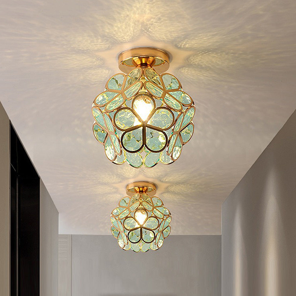 Bloemvormige plafondlamp met kristaldesign voor elegante ruimtes